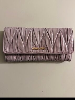 Miu Miu Quilted Leather Wallet - Light Mauve